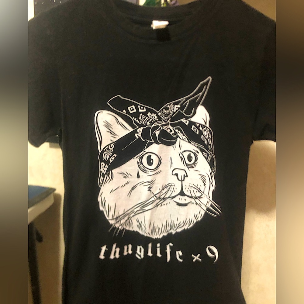 Black cat tshirt